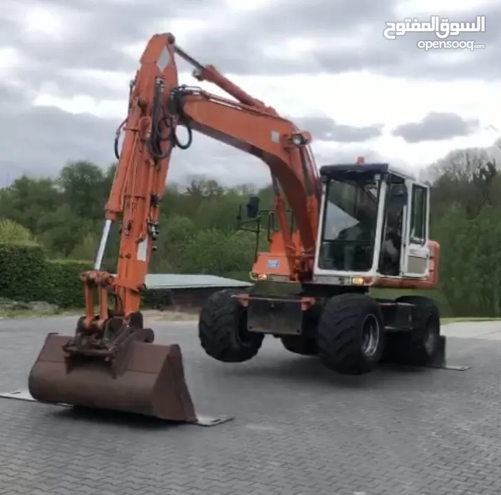 حفارة Hitachi EX135-W حالة الدار محرك Cummins عادي