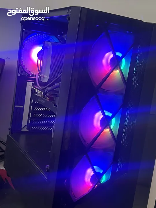 كمبيوتر بحالة ممتازة وبمواصفات مميزة