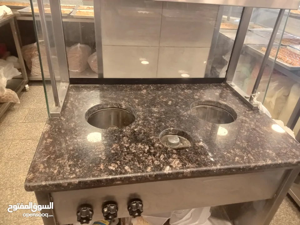 عدة مطعم للبيع مستعملة بحالة ممتازة جدا  البيع بداعي السفر..................................