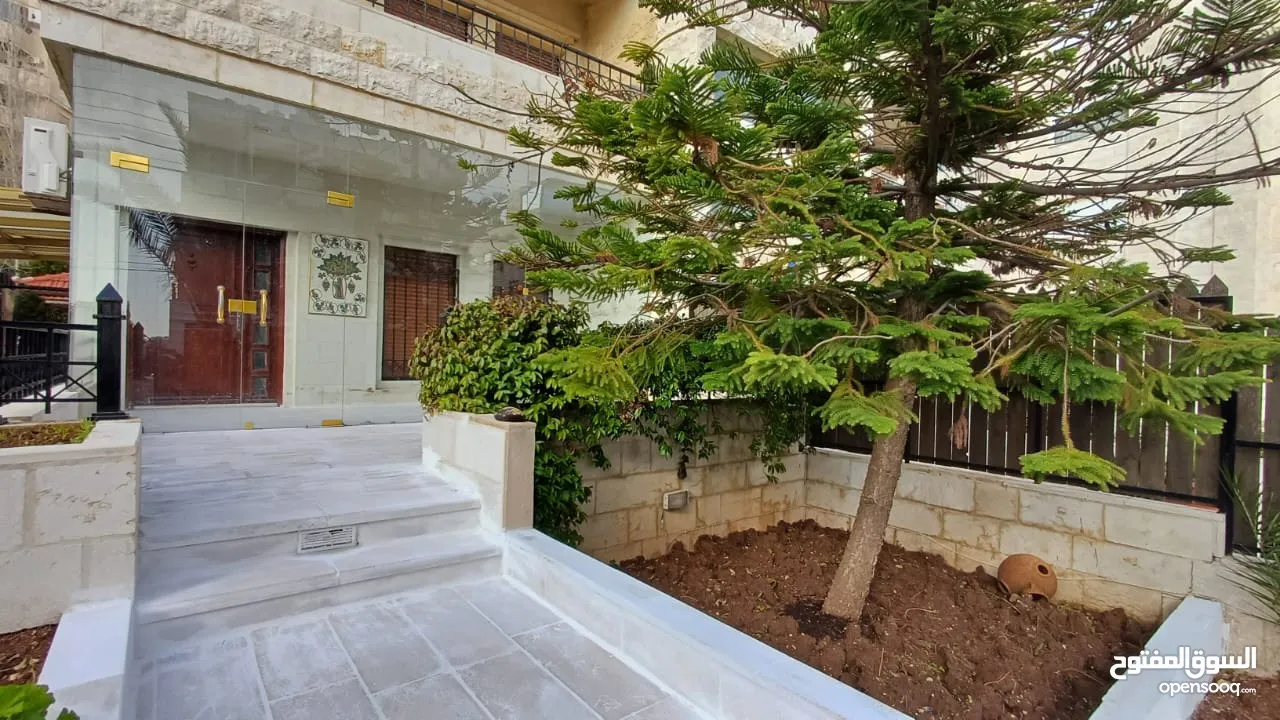 شقة ارضية مفروشة في - دير غبار - بترس + حديقة وكراج خاص (6609)