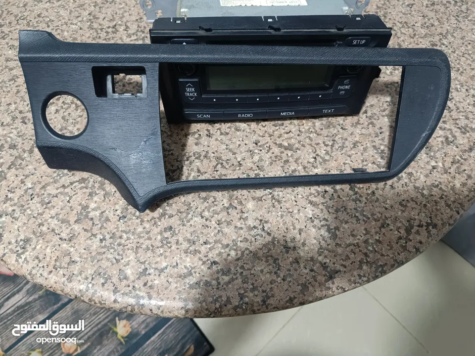 اضويه اثنين واحد تويوتا وواحد هونداي ومسجلات اثنين واحد منهم مع فريم للبيع بسعر مغري جداً