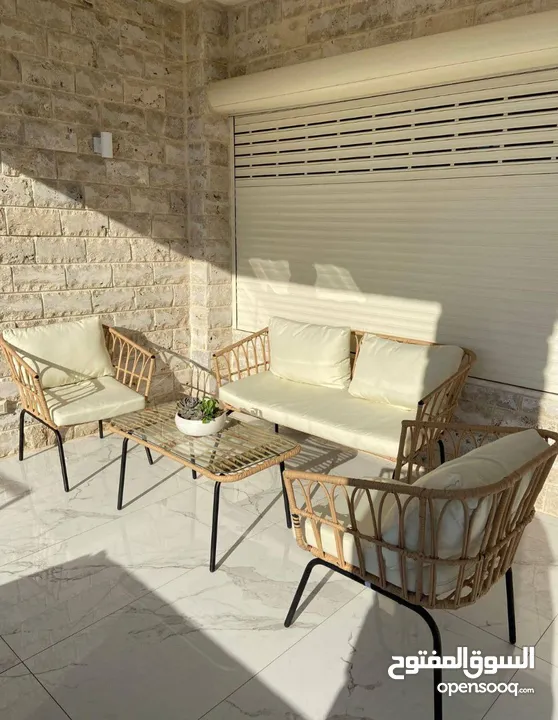 قعدة خارجية كراسي + طاولة+ الفرشات   التوصيل للداخل