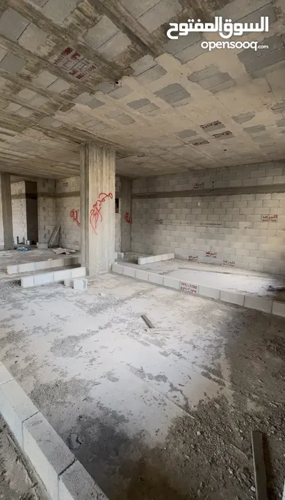 شقة عظم طابق ثالث