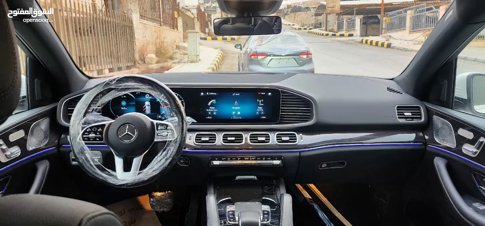 مرسيدس GLE 350- 4 MATIC موديل 2020  دفع رباعي  عاليه الإضافات  غير مجمركه لون ابيض والداخل اسود