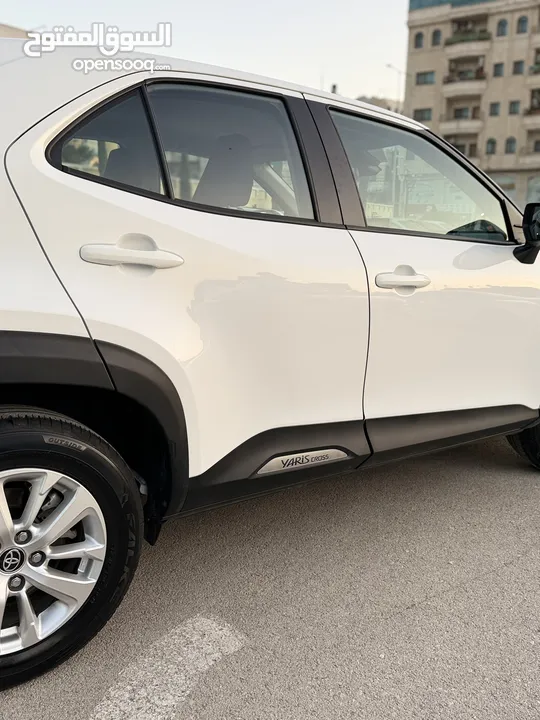 تويوتا ياريس كروس ترخيص 2022 محرك 1500 هايبرد جير أوتوماتيك 172 حصان