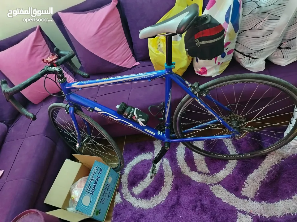 رود بايك فل المنيوم كامل 9سرعات صناعة فرنسية معو خوذة ومعو بوت رياضي