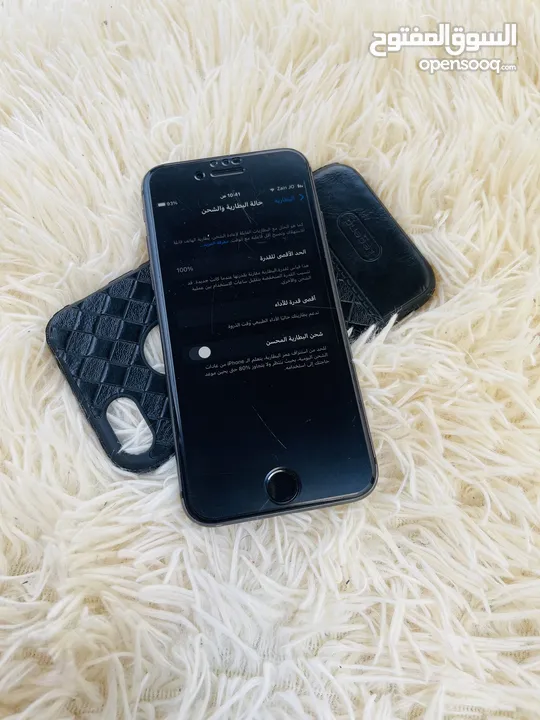 iPhone 8 64GB / معاه كامل اغراضه