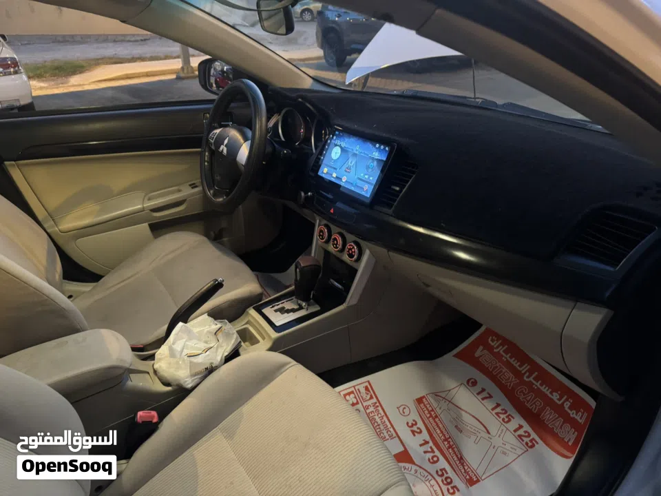 للبيع لنسر نظيف اللون ابيض ومن الداخل بيج