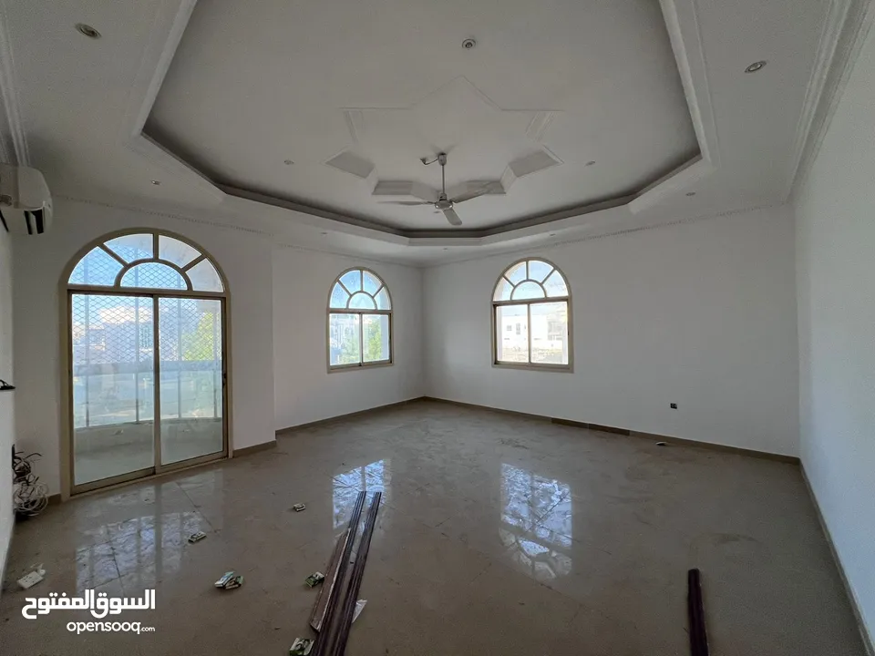 فيلا 5000 قدم للبيع بالروضه 3 علي شارع قارع بسعر sq. ft. villa for sale in Rawda 3 5000 خرافي