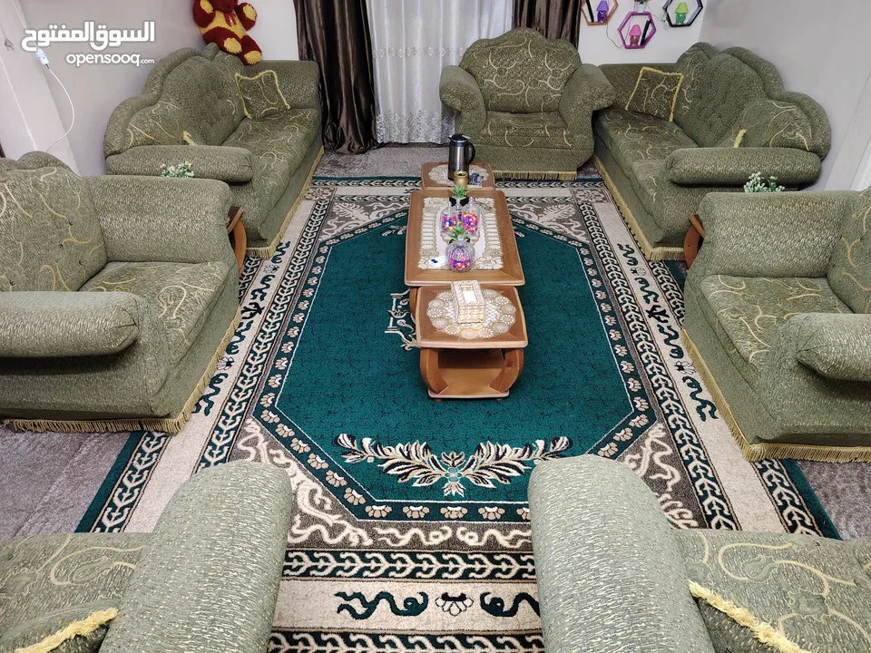 طقمين كنب مع طاولاتهن بسعر حرق