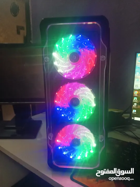 كمبيوتر قيمنق مع شاشه قيمنق