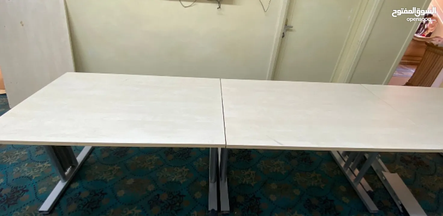 مكتب مدير  و طاولة اجتماعات