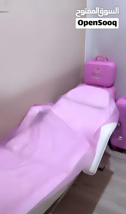 صالون تجميل نسائي فاخر بمساحة واسعة في منطقة مواطنين مجهز بجميع الادوات و المعدات في الجرف عجمان