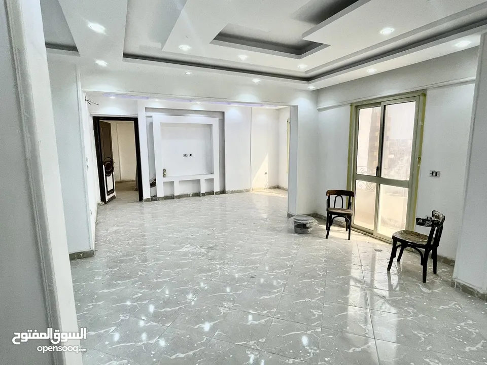 شقة في العباسية عبده باشا 180 متر جديدة+ مطبخ كامل