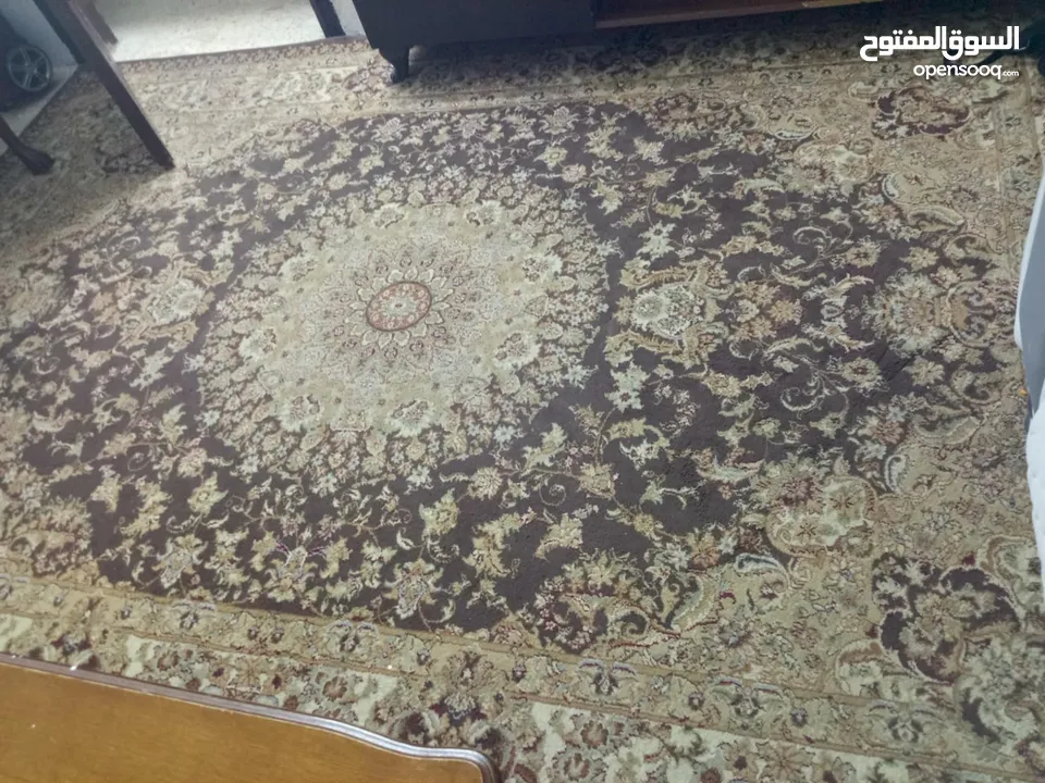 عفش للبيع طاولة سفرة وطاولة تلفزيون حالتة ممتازة