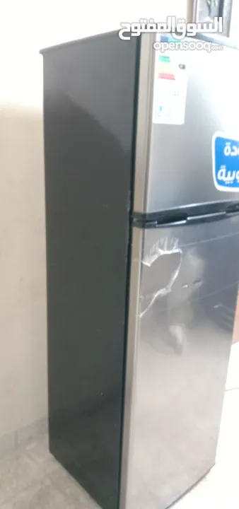 ثلاجة بابين سيلفر +فريزر بطح  نوع بينكون بحاله ممتازه للبيع