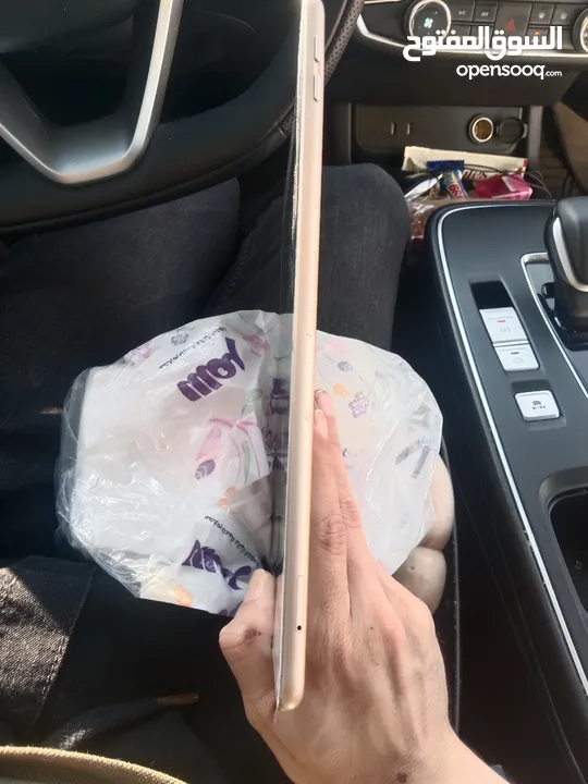 ipad 5 32gb .مشعورة قزازة التش