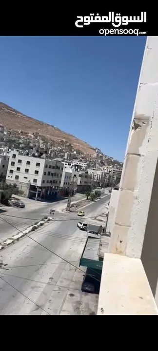 شقة كبيرة 5 غرف.