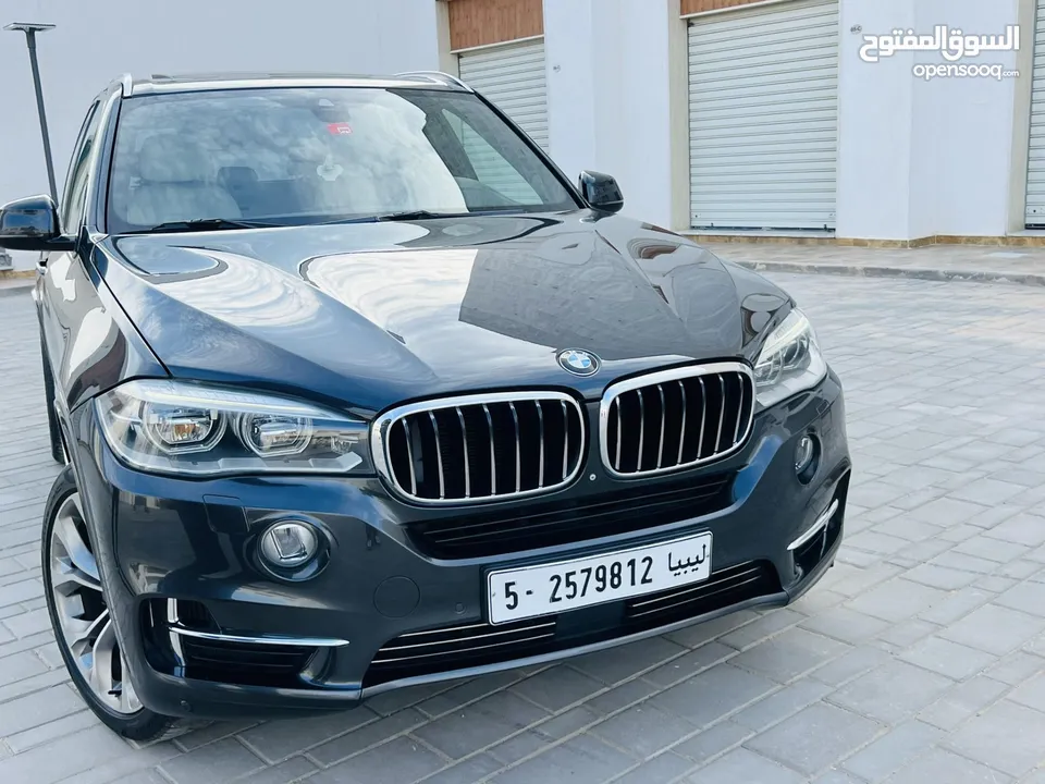 سيارة الدارBMWX5