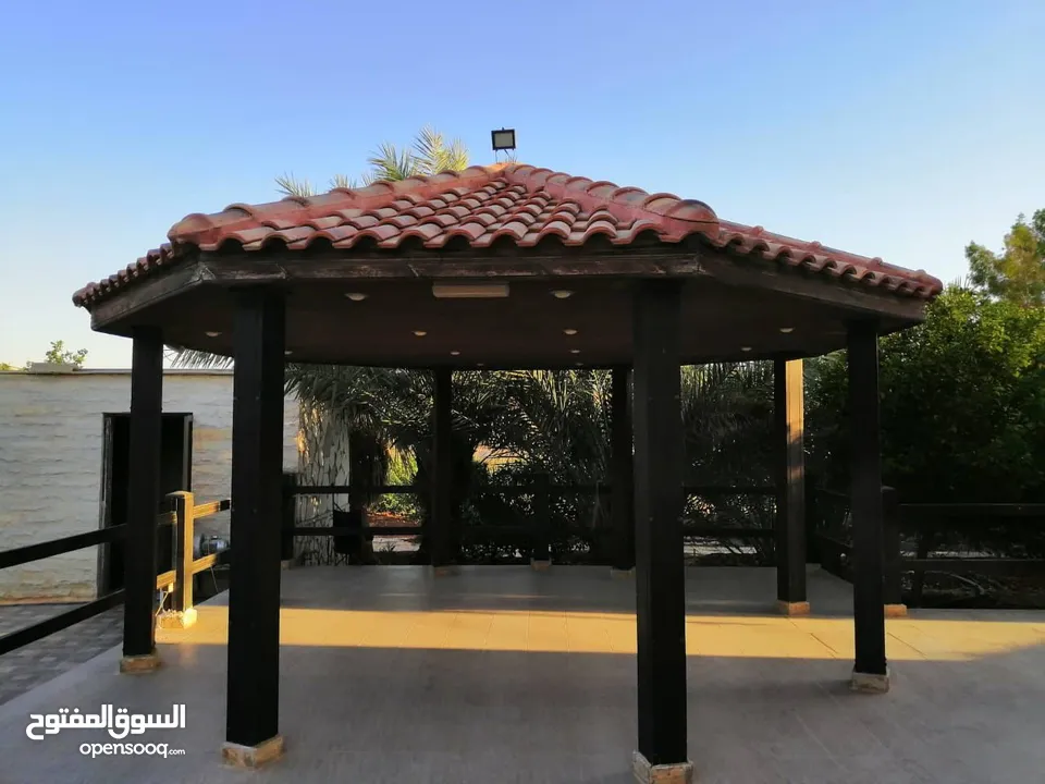 للبيع شاليه السلط حوض الخيمه التحته مساحة الارض4 دونم مساحة البناء 280 مع بركة سباحه السعر 140الف