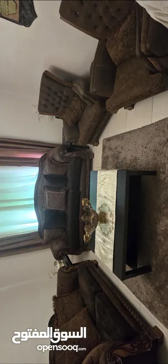للبيع طقم كنب يتسع لا 8اشخاص مستعمل خفيف جدا خشب ثقيل للبيع بسعر مغري