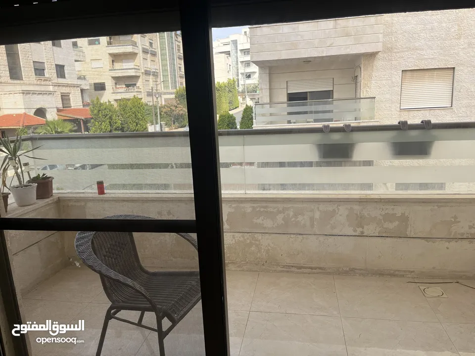 شقه طابق اول غير مفروشه للبيع في منطقة الكرسي