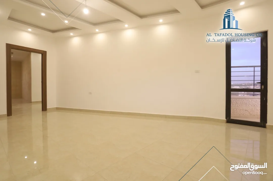 شقة سكنية ديلوكس شبه ارضي مع تراس  145متر في  حي عدن
