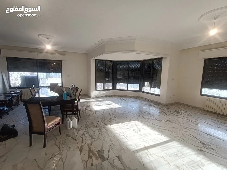 شقه فارغه فاخره للايجار+ 220 متر + الصويفية 6500 دينار