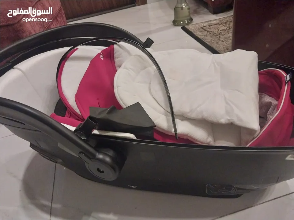 كوت بيبي جديد غير مستخدم حجم كبير نوعيه ممتازه سعره اعلى من هيك بكتير لعمر اكتر من سنه ممكن تستفيدو