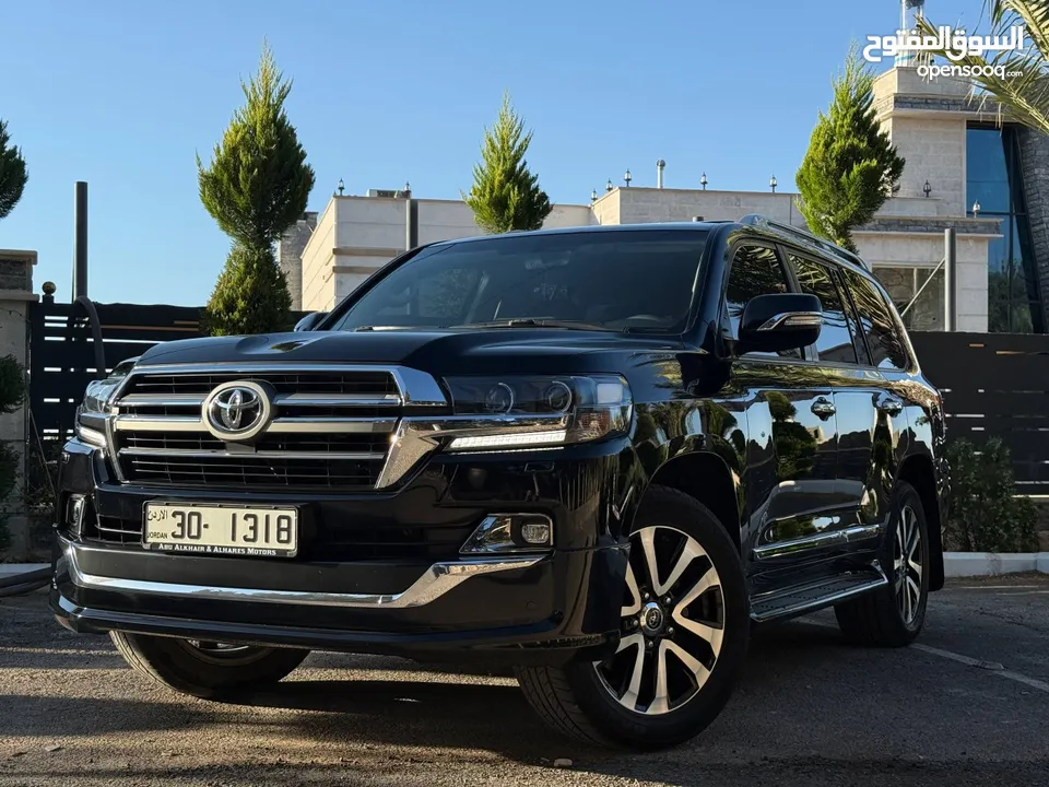 تويوتا لاند كروزر جراند تورينج v8 2019 فل كامل اعلى صنف للبيع او البدل
