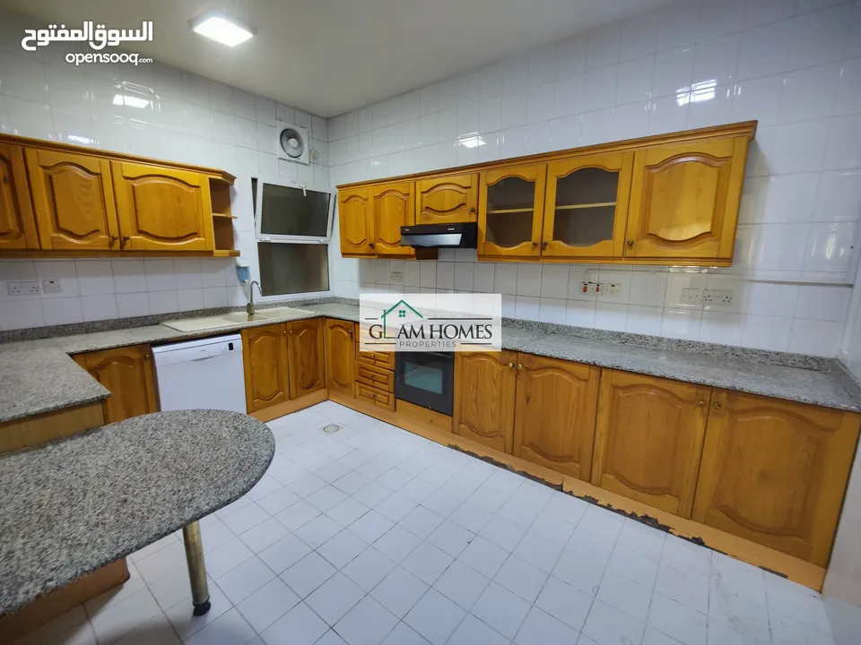 Spacious 3 BR apartment for rent in Qurum Ref: 704H