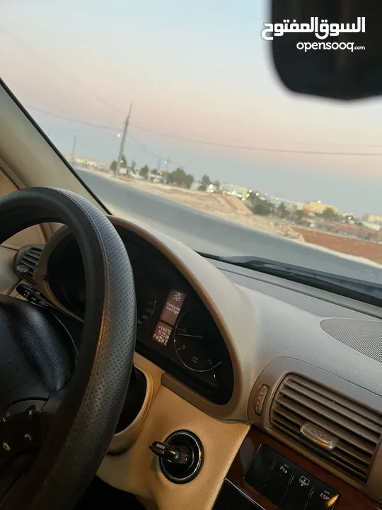 مرسيدس c200 فحص كامل السيارة بحال الوكالة للبيع بسعر مغري للبيع المستعجل الاتصال من الجادين فقط