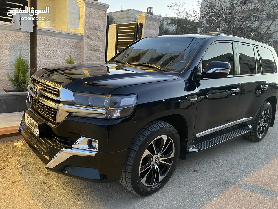 لاند كروزر V8  اصلي 5700 cc اعلى صنف