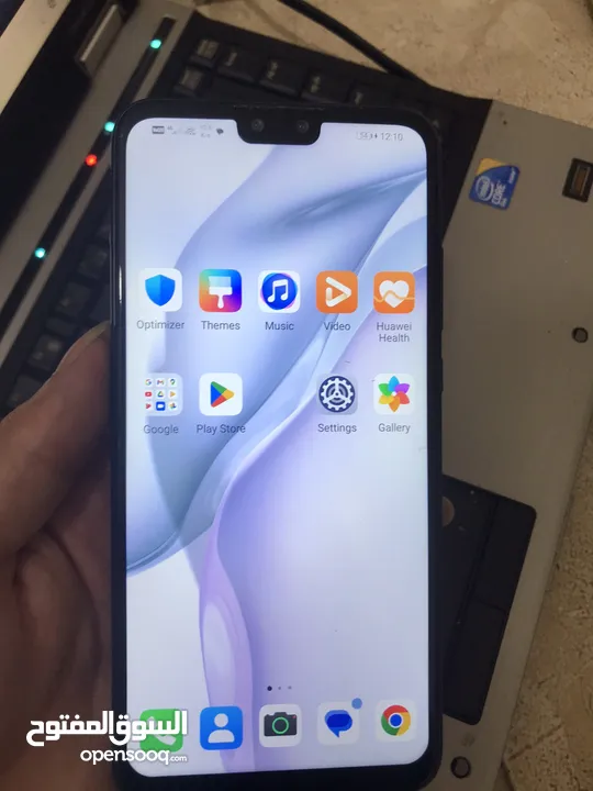 جهاز هواوي y9 2019 بحالة الوكالة استعمال بسيط .. كما هو موضح بالصور معاه شاحن وسماعات
