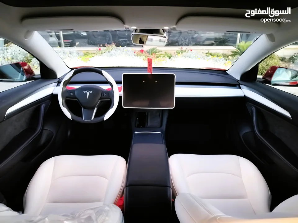 تيسلا 2022 model 3 فحص كامل 4 جــيـــد بدون ملاحظات غرفة جلد ابيض لون مميز بحالة الوكالة بسعر لقطة