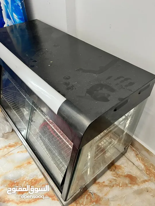 Snacks counter with heater