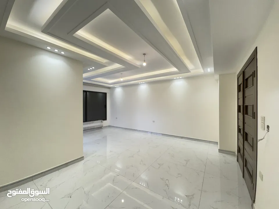 شقة مميزة للبيع طابق ثاني مساحة 230م بخلدا بتشطيبات مميزة (مشروع 115)