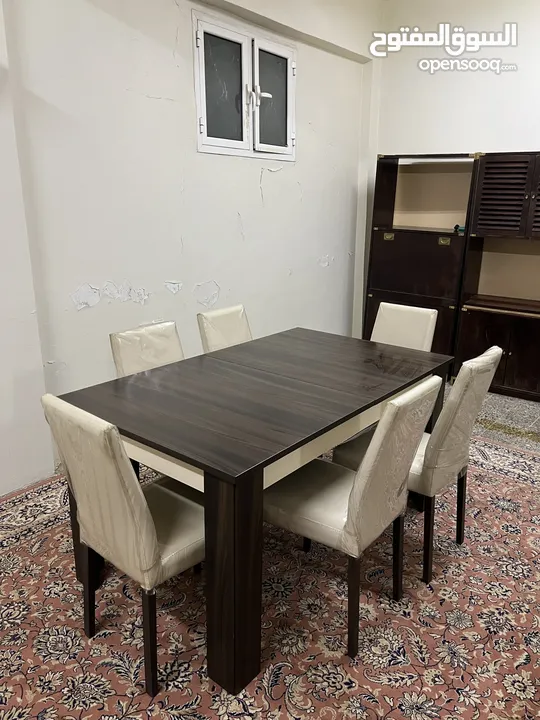 طاوله طعام ثمان اشخاص