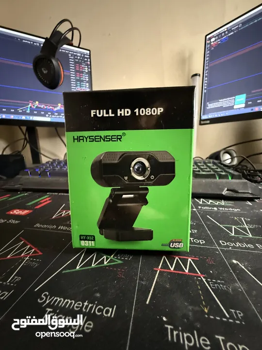 جهاز لابتوب hpمع شاشتين 168hz Lenovo مع طاولة gaming+كرسي gaming + اضاءة spotlight + جميع الملحقات