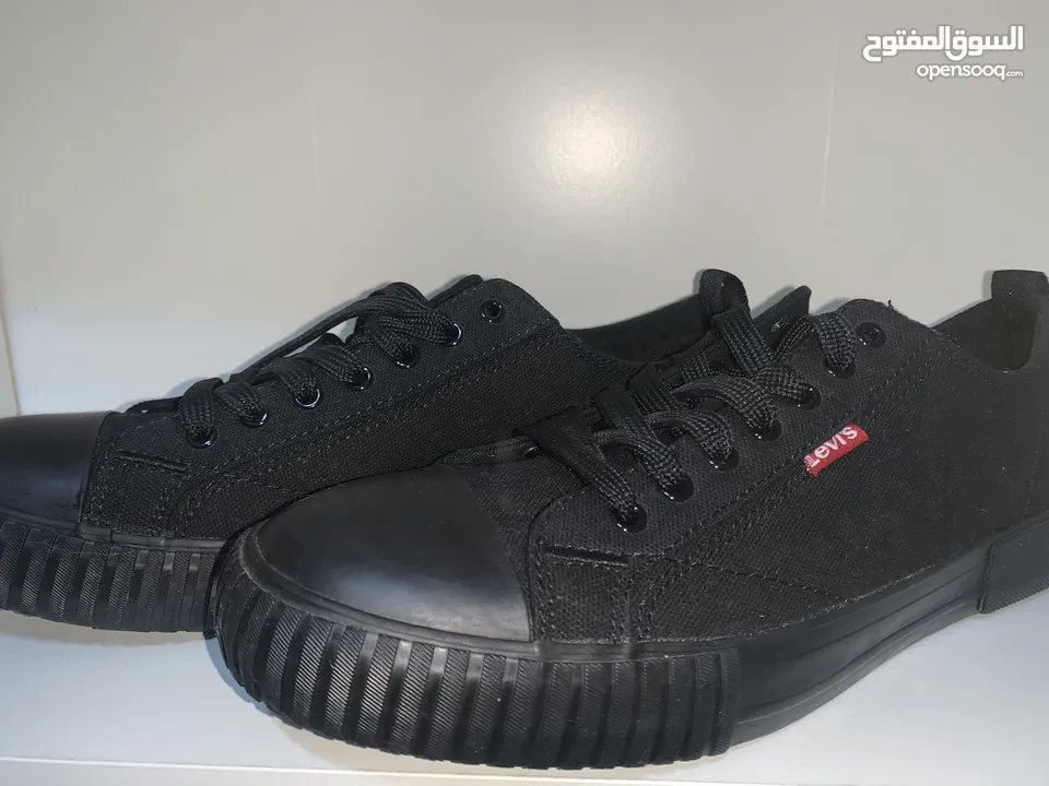 حذاء لي فايس (Levi’s) جديد من امريكا لم يُلبس ولا مرة، للبس اليومي او المناسبات غير الرسمية.