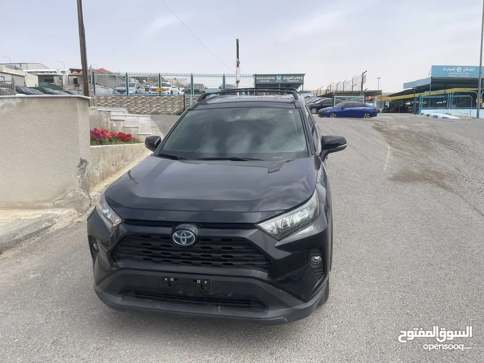 2021 TOYOTA RAV4, LE  بطاريه ليثيوووم السياره توب نضافه بصلاه على النبي