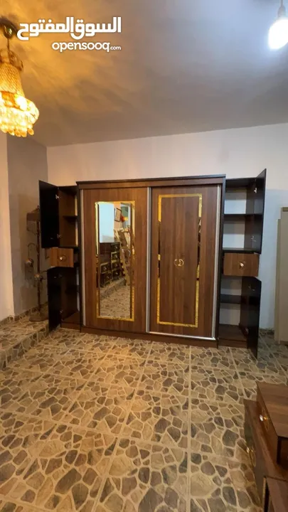 1-غرفة نوم ماستر ستايل تركي تصلح لعرسان   2-غرفة نوم ماستر ستايل تركي مع ملحقات إضافية تصلح لعرسان