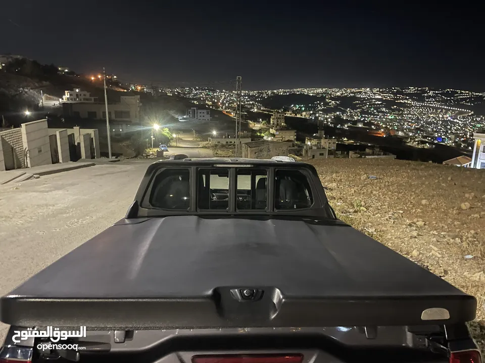 السلام عليكم  صندوق بكب هايلكس للبيع  الصندوق نظيف و معه مفتاح للإغلاق