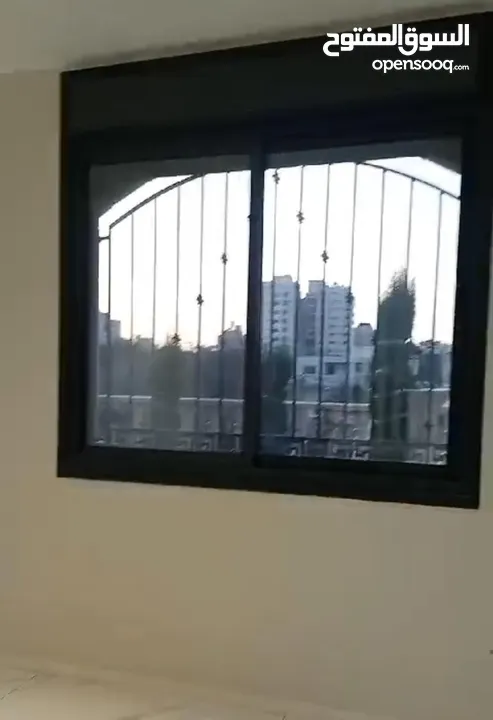 فرصه ذهبيه لامتلاك فيلا حجر ثلاث طوابق  كل طابق 200م2