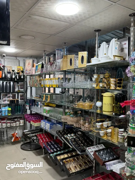 محل كل شيء بربع دينار فأكثر كل ما يلزم البيت من أدوات منزلية اكسسوارات ومكياج