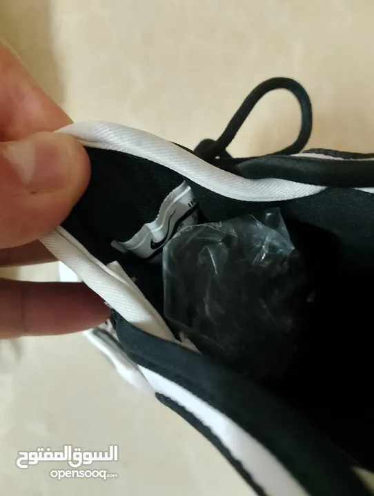 حذاء NIKE ZO AIR اصلي وارد اروبي وكاله لساته جديد غير مستخدم