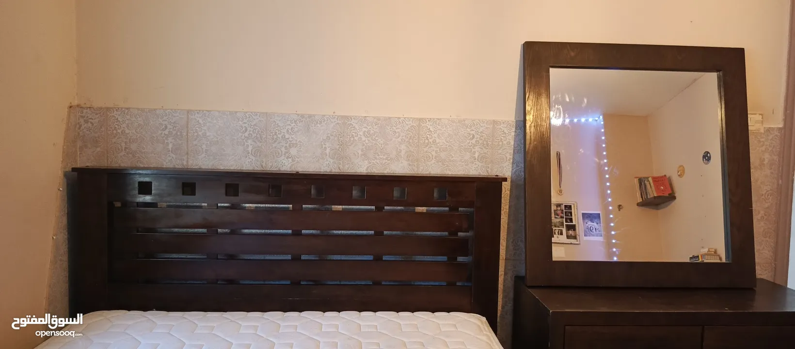 تخت كوين مع ملحق ومرايه