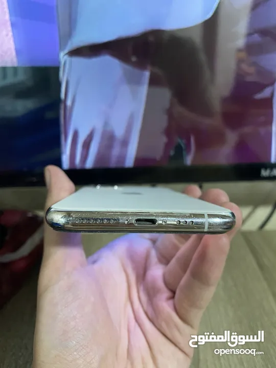 iPhone 11pro  بسعر رمزي