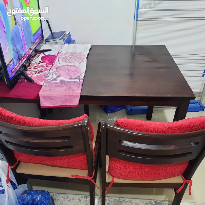 تربيزة  مع  4 كرسى   Table with 4 chairs