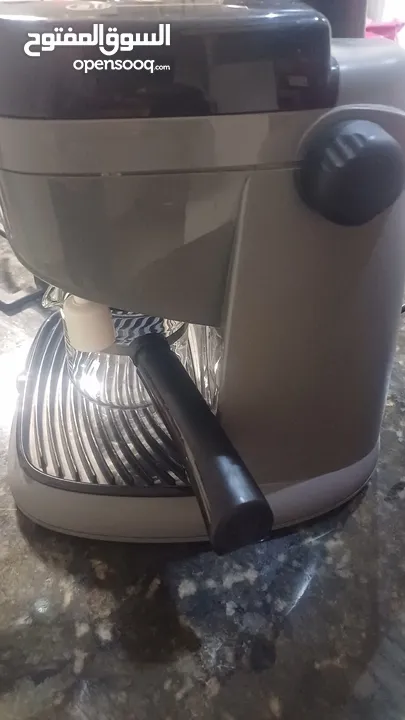 ماكينة قهوة شبة جديدة